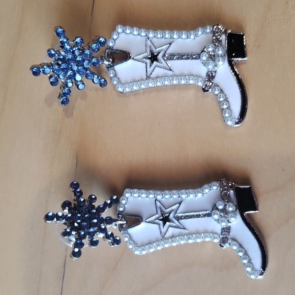 unbranded Jewelry - Cowboy/cowgirl boot earrings nwot